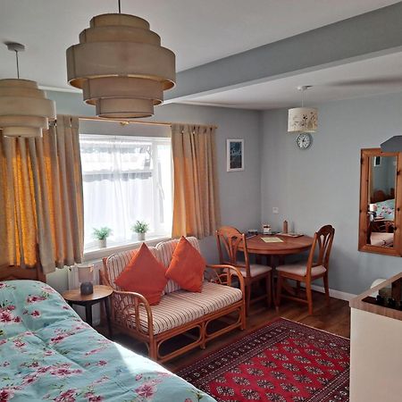 Cheltenham Studio Apartment Bagian luar foto