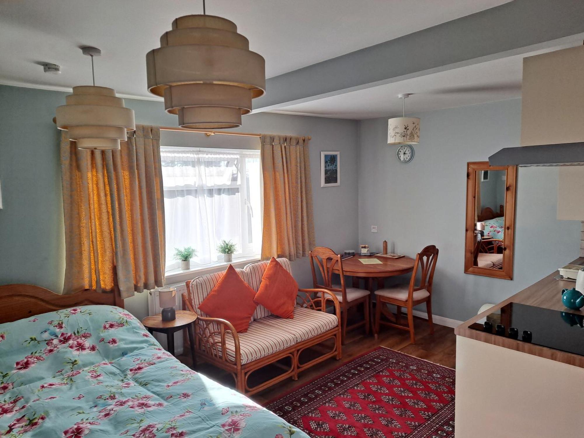Cheltenham Studio Apartment Bagian luar foto