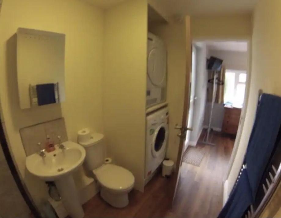 Cheltenham Studio Apartment Bagian luar foto
